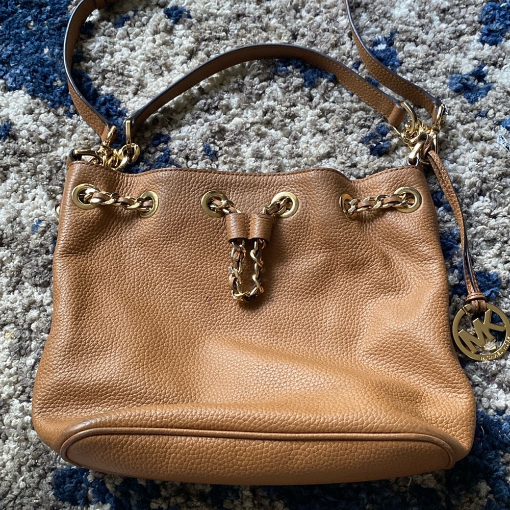 Micheal kors bucket bag